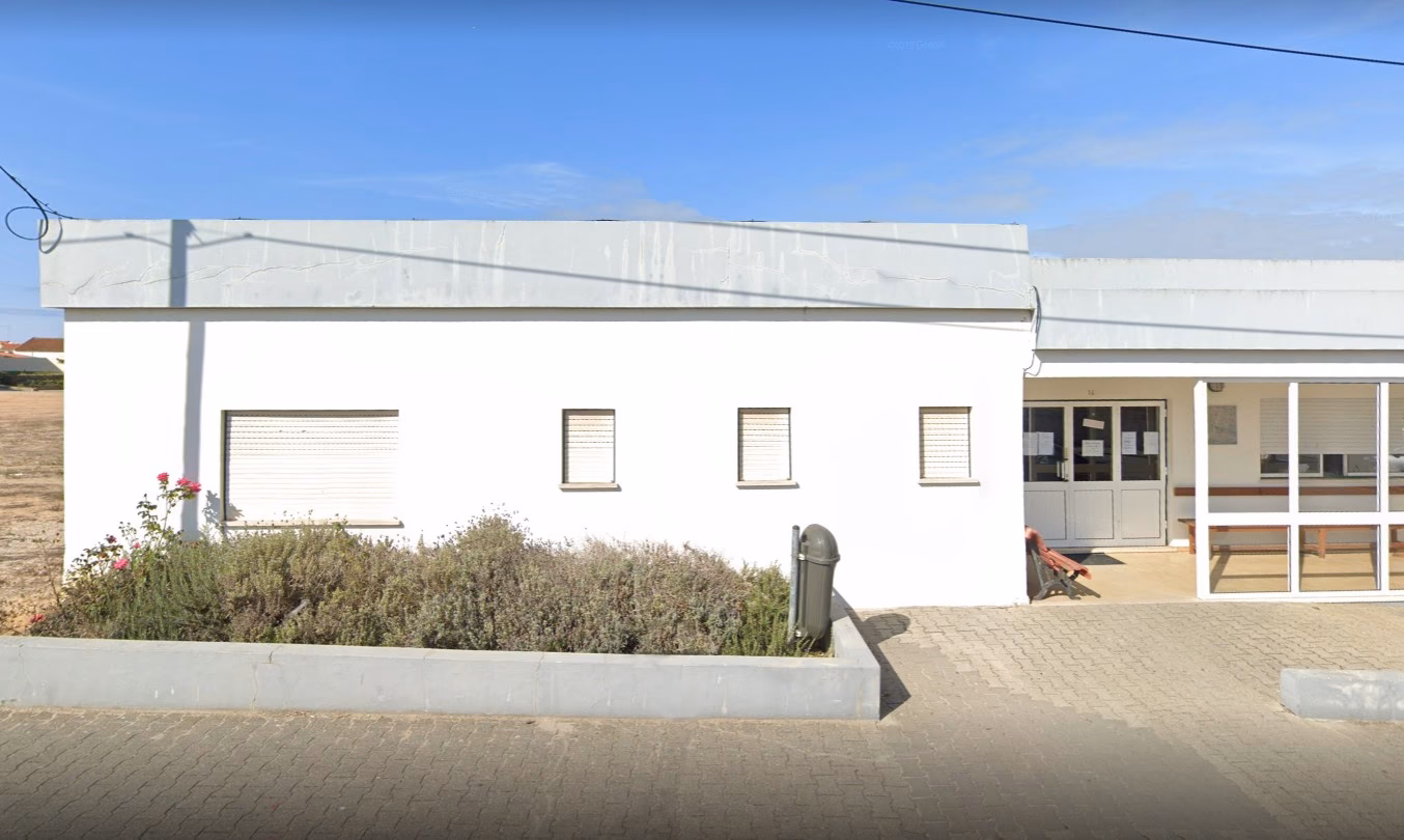 Quantos habitantes tem Atouguia da Baleia?