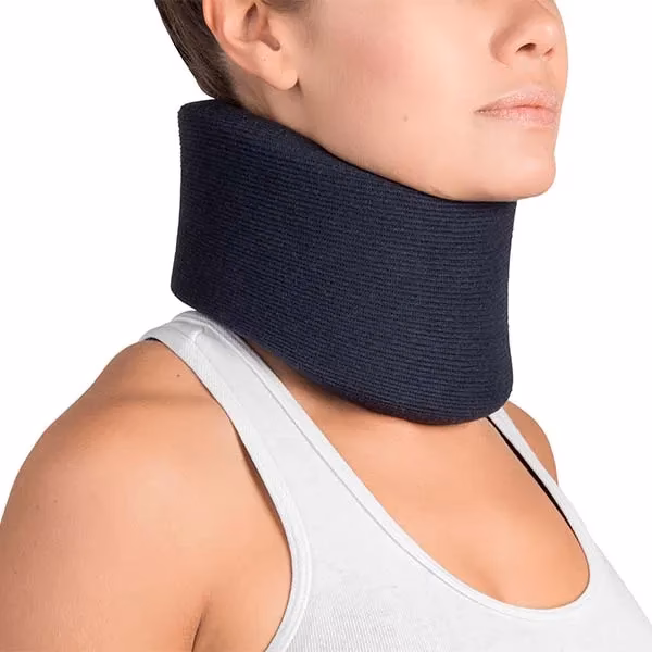 Pode-se dormir com o colar cervical?