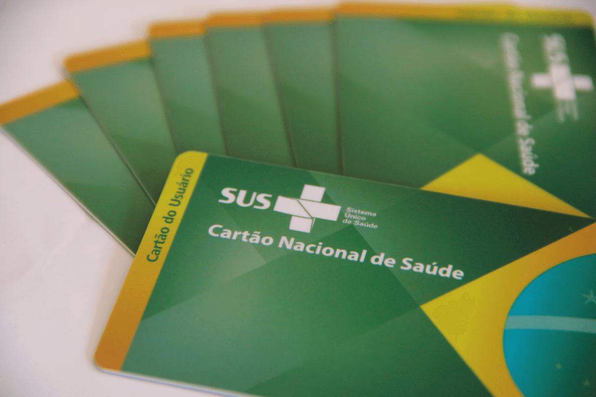 Onde fica o CNS no cartão do SUS?