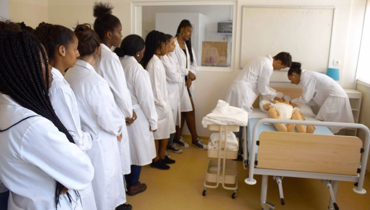 Onde pode um técnico auxiliar de saúde trabalhar?