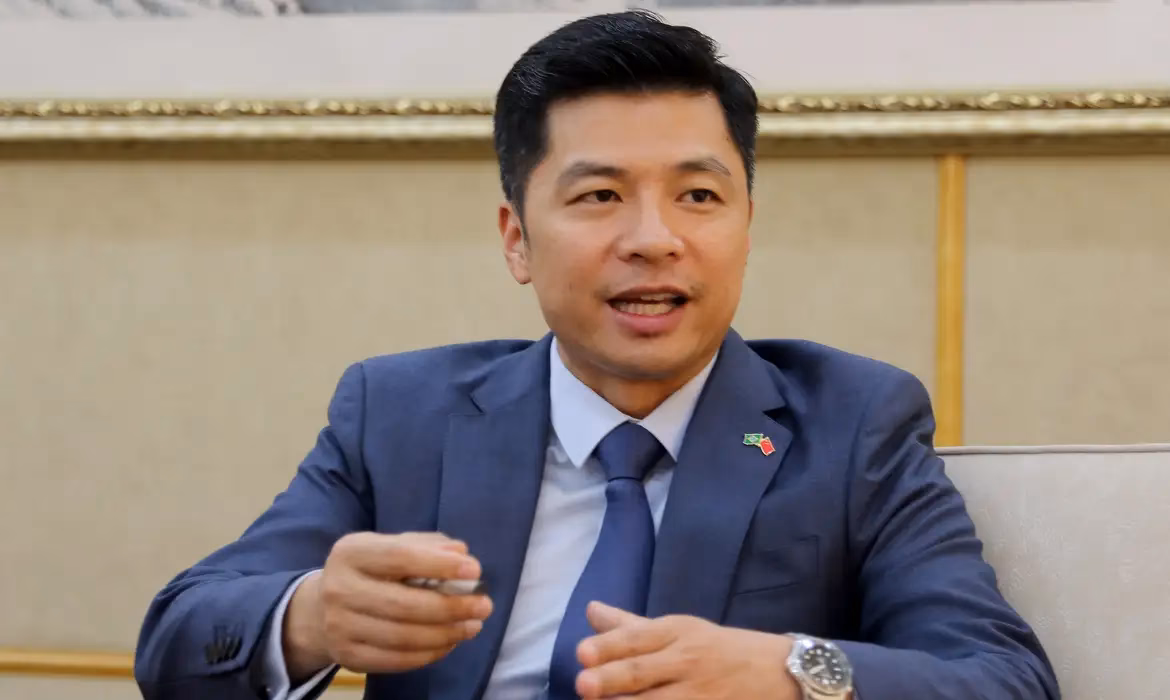 Quantos portugueses vivem na China?