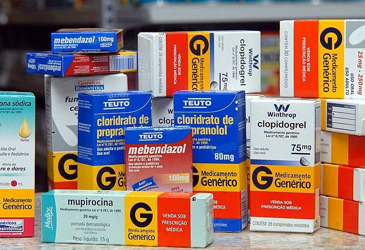 Quais as vantagens e desvantagens da utilização de genéricos em vez de medicamentos de marca?