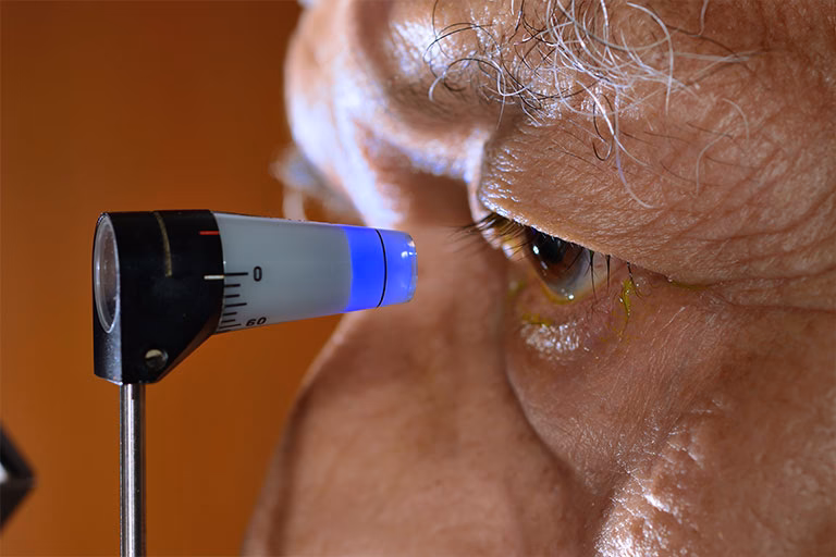 Como aliviar a tensão ocular?